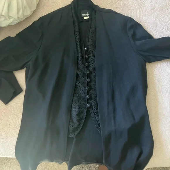 Vintage black blazer with attached lace vest - Picture 4 of 8